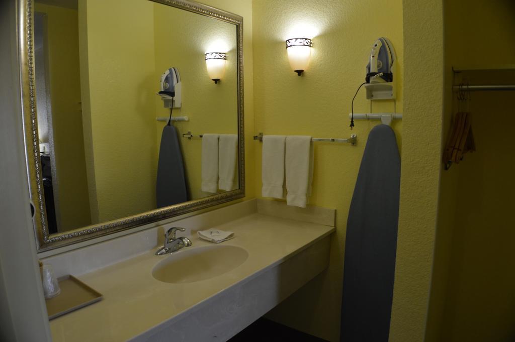 Scottish Inns Fort Worth Bilik gambar